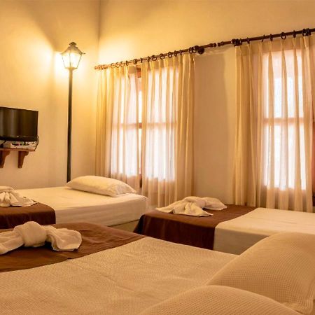 Hotel Mami Vilma Roboré エクステリア 写真