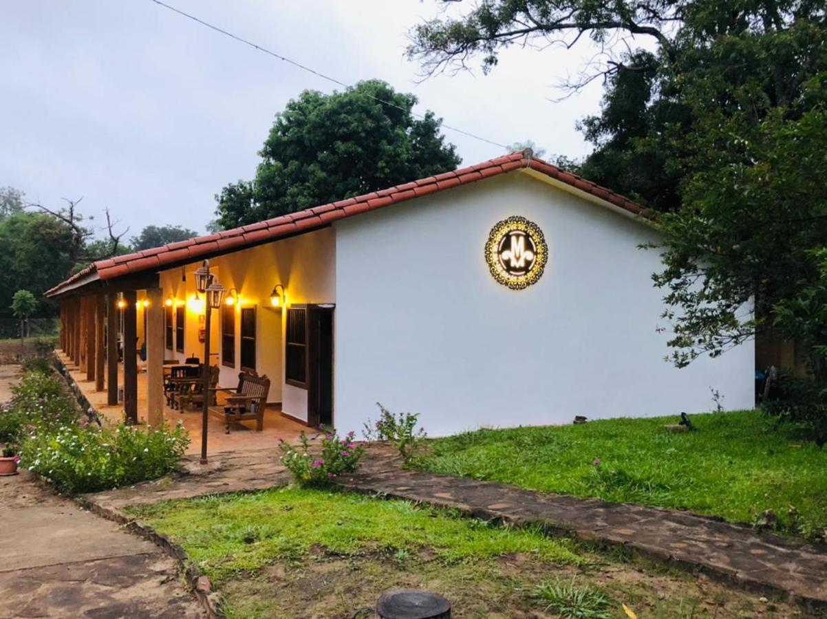 Hotel Mami Vilma Roboré エクステリア 写真